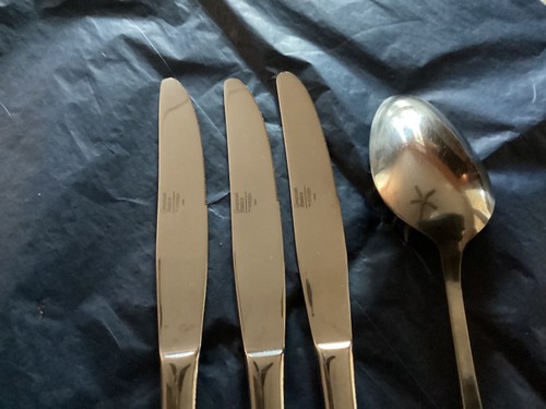 Mikasa 18/0 (4)Stainless Steel CHLOE Pattern. 3-Dinner Knives & 1-Serving Spoon - Picture 15 of 17