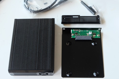 Bytecc USB 3.0/SATA 2.5" - 3.5" hard drive enclosure/adapter/converter - Picture 5 of 5