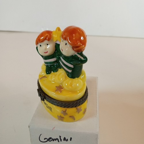 Porcelain Hinged Trinket Box Zodiac Gemini Twins Gold Star NOS NIB May June - Picture 7 of 10