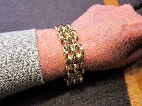 Muy chula pulsera vintage dorado claro Revo Swiss Made broche oculto - Imagen 6 de 7