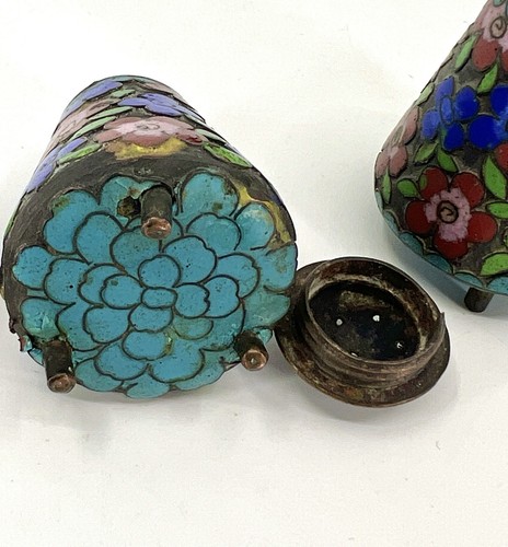 Vintage Chinese Salt And Pepper Shaker Cloisonne Enamel On Brass Footed - Picture 6 of 9