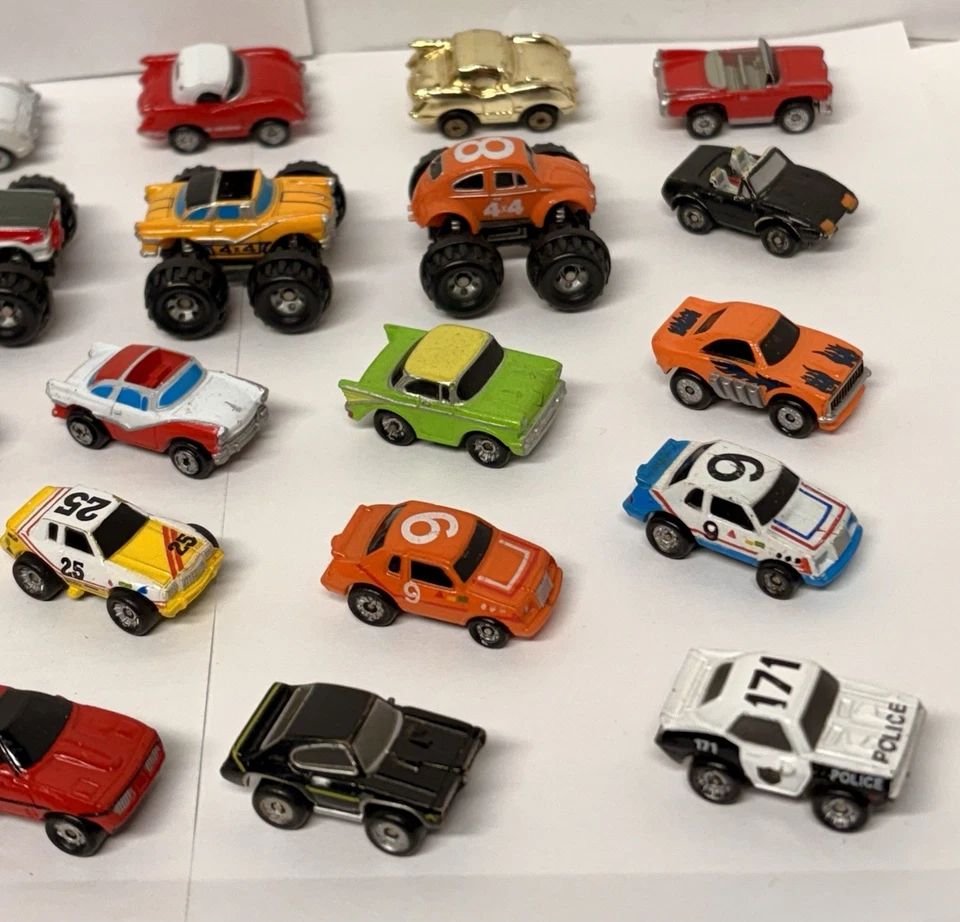 Lote Galoob Micro Machines, Carros, Monster 4x4, Corvette Stock Conversível Dourado - Imagem 3 de 4