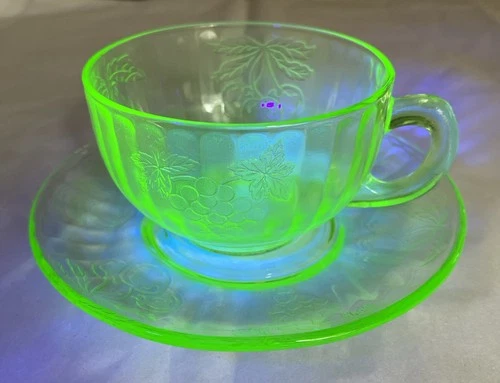 VINTAGE 1930'S URANIUM GREEN FRUITS CUP AND SAUCER -HAZEL ATLAS DEPRESSION GLASS