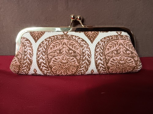 Estuche para gafas Spartina 449 Daufuskie Island lino natural y cuero cierre a presión - Imagen 2 de 6