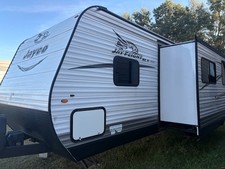 JAYCO 28 FOOT TRAVEL TRAILER 1 BEDROOM plus 2 BUNKS (BARELY USED)