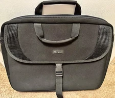 TARGUS CVR200 Padded Laptop/Slipcase Bag Carrying Case Never Used 16" Wide Black