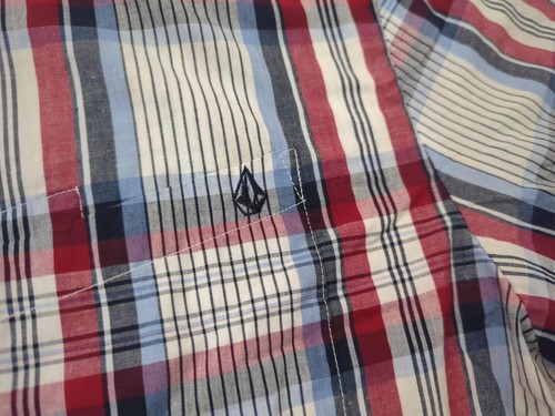 Volcom Button Up Shirt Mens XL Red Short Sleeve Plaid Pocket Preppy Casual - Picture 2 of 7