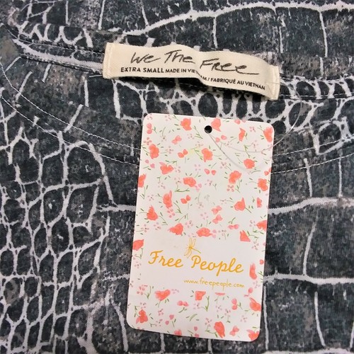 Free People Tee Shirt X Small Short Sleeve Black White Print NEW Python Combo - Picture 3 of 10