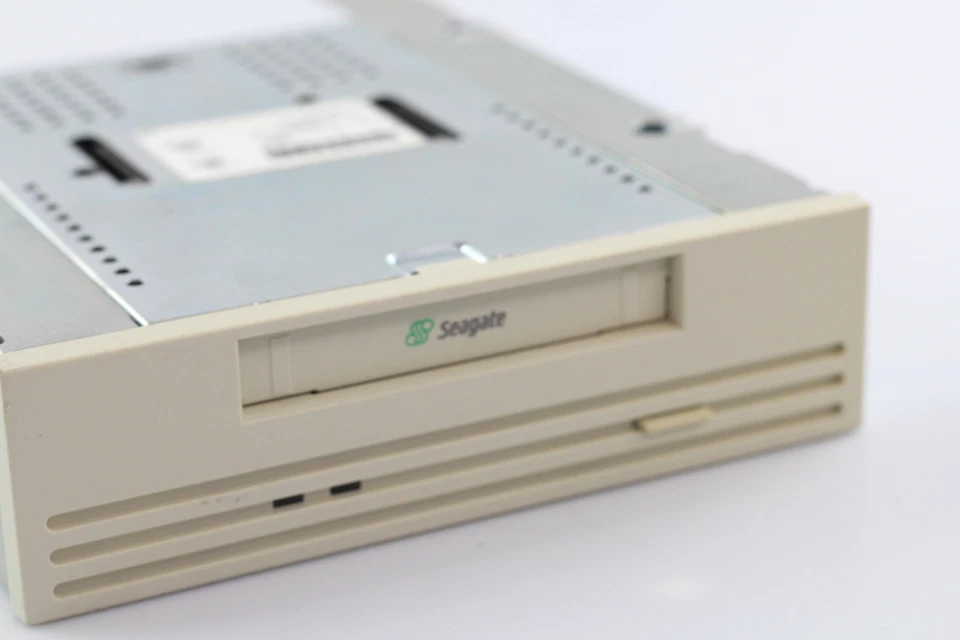 Seagate STD28000N 4GB/8GB SCSI DDS3 10002775-001 Tape Drive - Image 2 of 4
