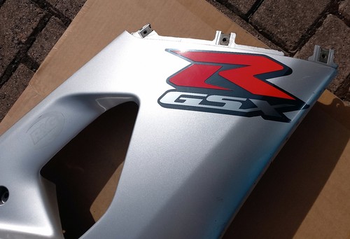 OEM Suzuki GSXR 1000 K3 K4 RHS Seitenverkleidung Verkleidung rechts abseits silber - Bild 3 von 10
