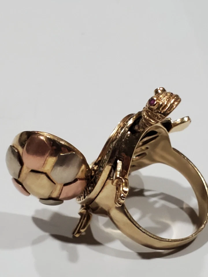 10K Solid Yellow Gold Ruby Turtle Articulated Statement Ring Sz 7.0 - Image 2 of 4