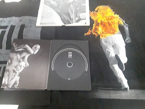LINDEMANN Fan Package: FRAU & MANN CD, Framed 8x11 photo, SPORT FREI Shirt, Bag - Picture 2 of 3