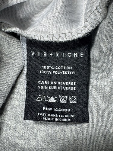Vie + Riche Paris T Shirt Mens Xl Gray Black And Red Cotton Gold Buttons Graphic - Picture 5 of 8