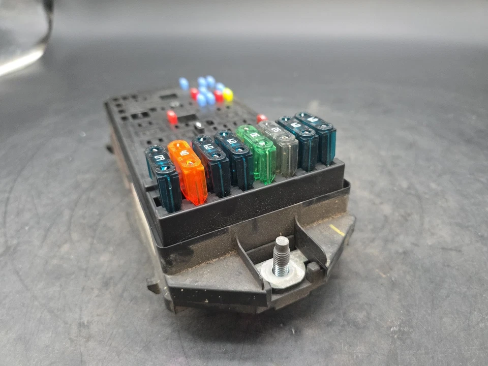 OEM GM Buick Century Main Fuse/Relay Panel Box 10332972 X1-677 - Image 3 of 4