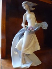 Lladro Porcelain Figurine Blissful Youth in Original Box