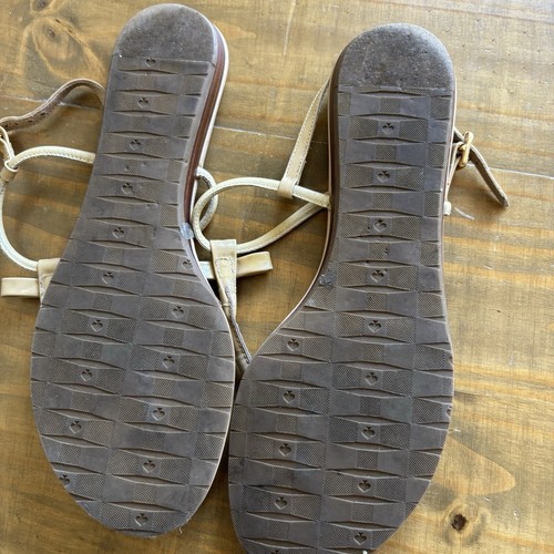 Kate Spade New York Trianna Bow Thong Sandals-Natural Nude Patent Leather- 10M - Picture 5 of 7