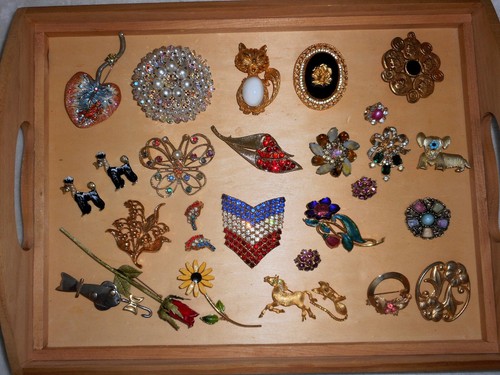 HUGE Lot of Amazing Vintage Brooches Many signed CORO EMMONS and More - Picture 11 of 24