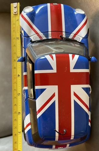 Mini Cooper Austin Powers 1:18 Solido. Rare Car 3GR8 SHAG Collectible 7.5” - Picture 3 of 3