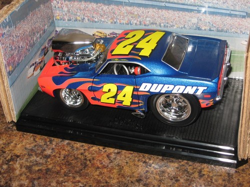 Action Muscle Machines Jeff Gordon 1:24 1969 Chevrolet Camaro Z28 '69 Chevy - Picture 3 of 4