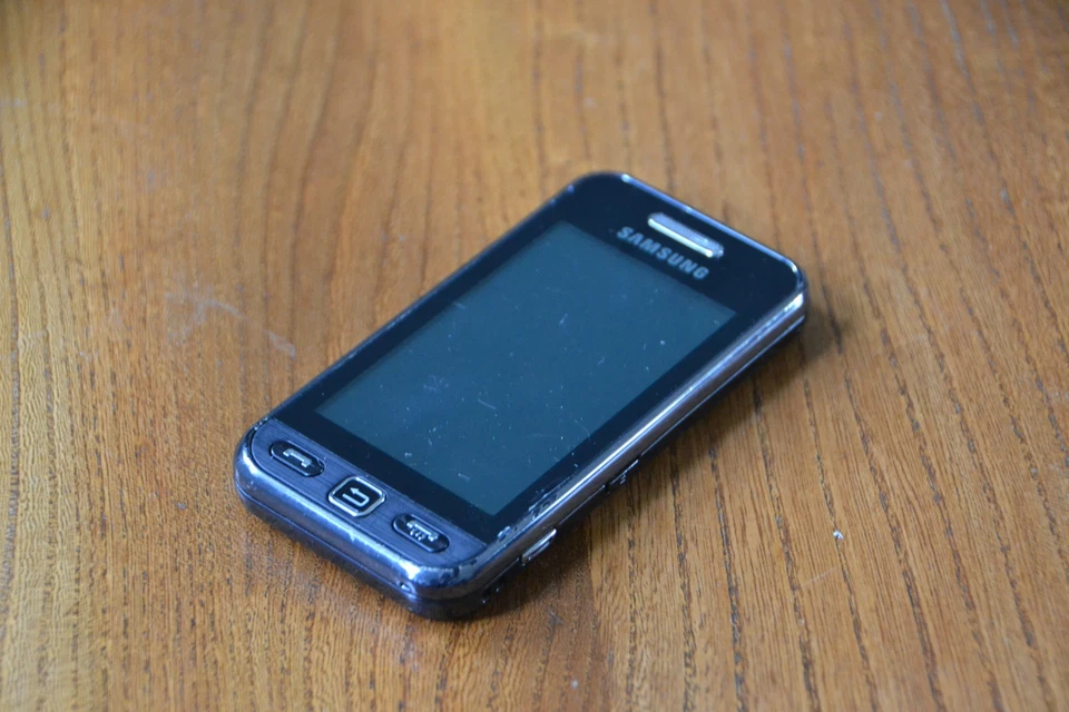 Samsung GT S5230 Mobile Phone vintage candy bar handset - working, screen damage - Image 4 of 4