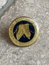 Pin’s Patinage Artistique Et Danse Yerrois ++