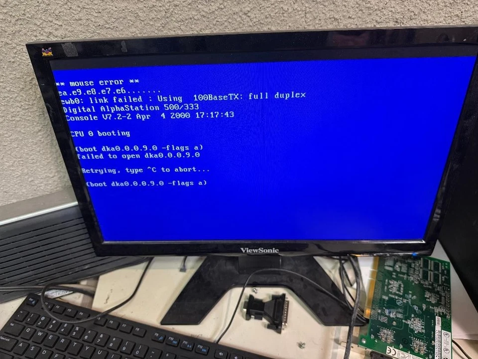 Compaq DEC AlphaStation 500 333 MHz, 512 MB PB550-A9 Alpha Station FDD Foto 3 de 4