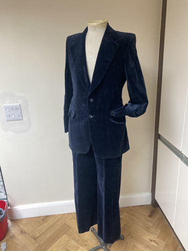 JOHN PETER 38" CHEST 32" WAIST VINTAGE 70S NAVY BLUE VELVET FLARED TROUSER SUIT - Picture 1 of 15