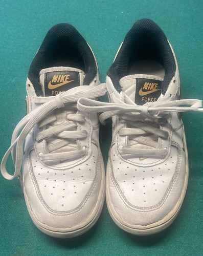 Nike Air Force 1 LV8 Kids Shoes Size 13 White w Black & Gold From2023 DM3386-100 - Picture 2 of 5