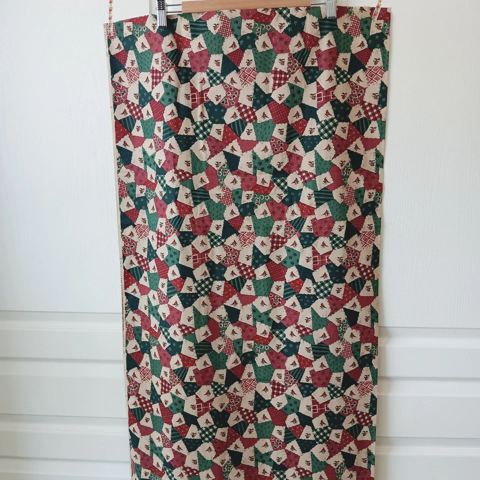 Tela de edredón de algodón rojo verde vacaciones Marcus Brothers Crazy Patchwork 45" por comprar Foto 2 de 4