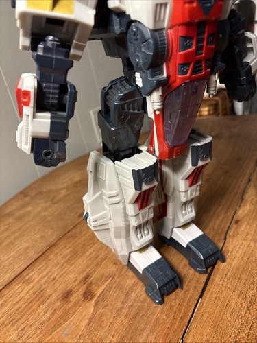 Hasbro TRANSFORMERS Starscream Cybertron Supreme Class Action Figure - Picture 7 of 9