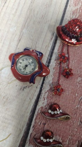 Red Hat Society lot Of 28 Pieces. Charms, Earings, Watch Face - 第 10/10 張圖片