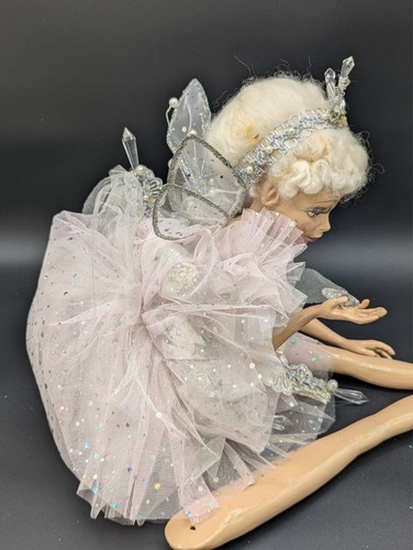 WAYNE KLESKI 28" FAIRY DOLL WITH SNOWFLAKE, DETACHED LEG, NEEDS REPAIRED - Picture 10 of 15
