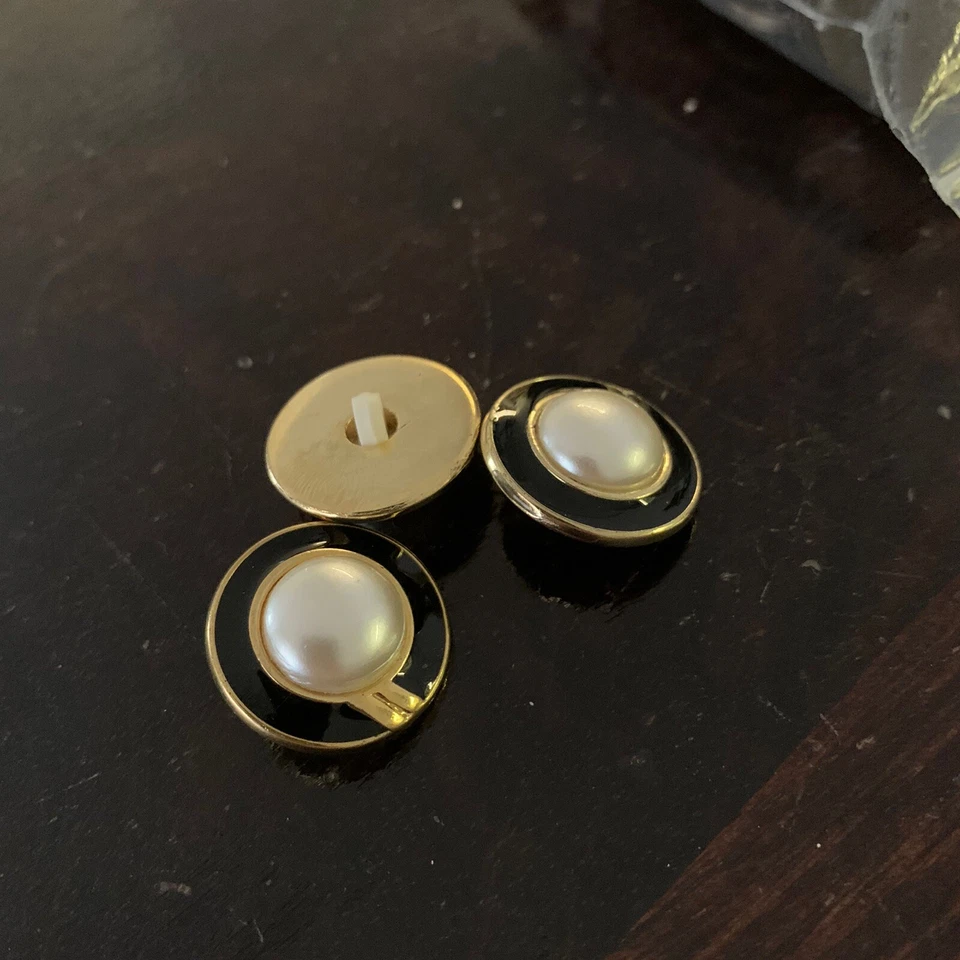 22mm 5x Pearl & Black Enamel Round Shank Buttons Vintage Dress 2 Part - Image 3 of 4