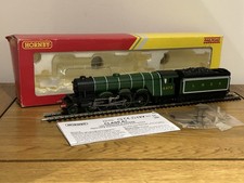 Hornby R2675 Class A1 4-6-2 4472 "Flying Scotsman" in LNER Green - Running Video