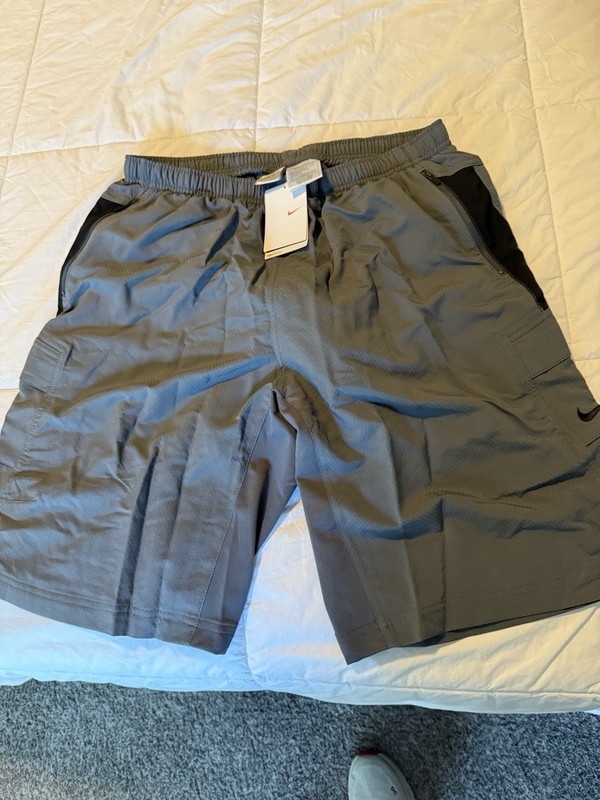 Nike Cycling NWT Mountain Biking Cargo Shorts. Large