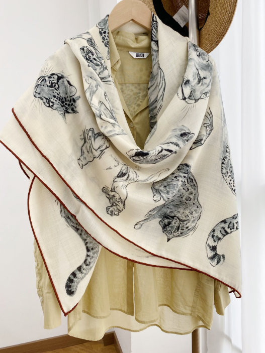 70% Cashmere 30% Silk Scarf Shape Bandana 35'' cheetah Print Neckerchief Wrap