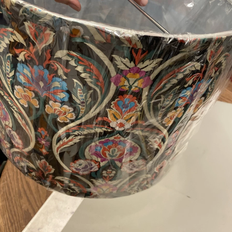 Pantalla de lámpara de tambor mediano bordada multicolor 15" de ancho x 11" de alto (araña) Foto 4 de 4