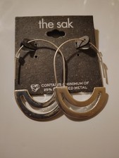 Orecchini a cerchio traforati ovali The Sak Silvertone nuovi con etichetta