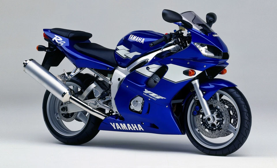 Yamaha YZF R6 1999 soporte de estriba trasero izquierdo Foto 2 de 2