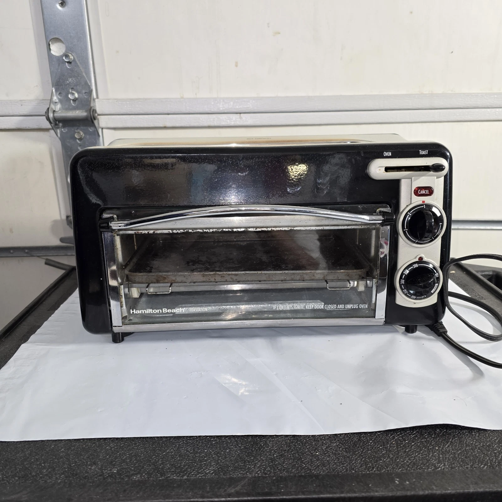 Hamilton Beach Toastation Compact 2-in-1 Two Slice Toaster & Oven Model 22708