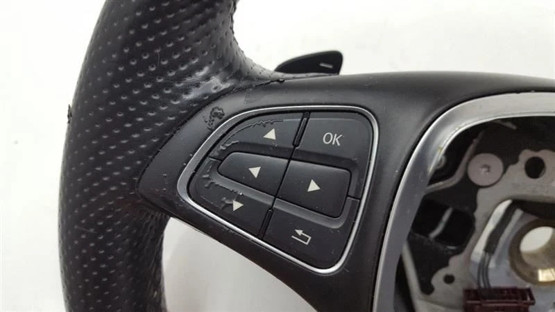 Volante con palancas de cambio 2015 16 17 Mercedes Benz GLA250 negro Foto 4 de 4