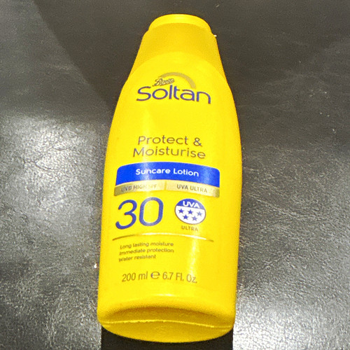 Boots Soltan Protect & Moisturise SPF 30 UVA Ultra Water Resistant Lotion 200ml