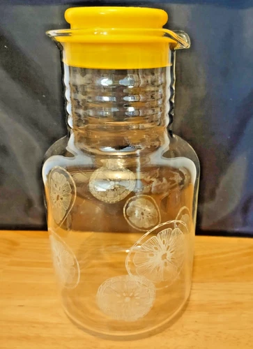 Vintage Pyrex Corning Carafe #3520 2 Quarts 2 Liter Lemon Design EUC