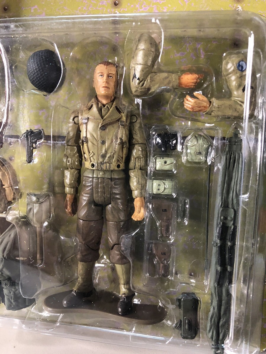21ST CENTURY TOYS 3 D XTREME DETAIL THE ULTIMATE SOLDIER and WWII
