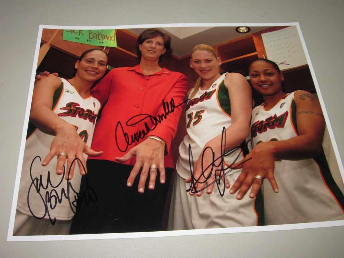 WNBA Sue Bird, L.Jackson & B.Lennox サイン Sue Bird, Lauren Jackson & Katie Smith Autographed 8x10