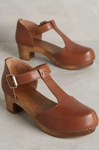 kelsi dagger clogs