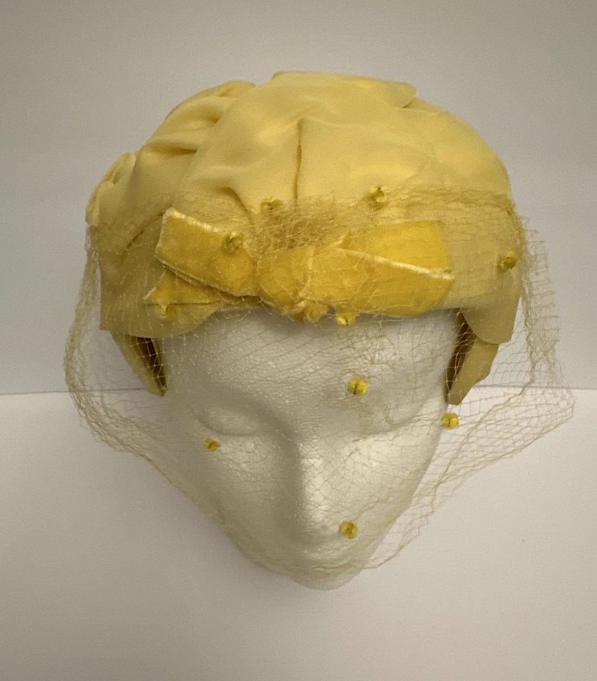 Medio sombrero floral velo con red amarillo canario vintage años 50-60 caprichoso fascinador Foto 2 de 4