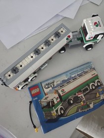 Lego City set 3180 Tank Truck Mostly Complete w Instructions and Minifigure