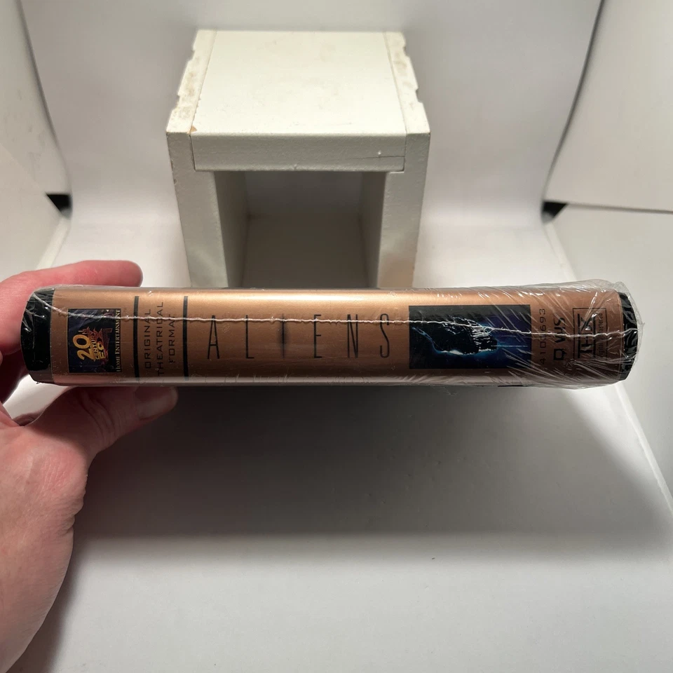 Aliens (VHS, 1997 Release THX Widescreen) NEW SEALED WATERMARKS! - Image 4 of 4