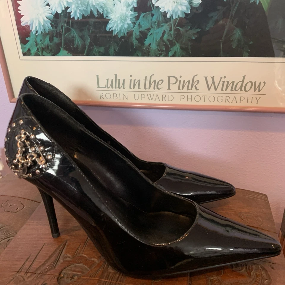 Zapato de aguja Shiekh tacón alto punta puntiaguda negro brillante con cadena gótico elegante 8,5 Foto 3 de 4